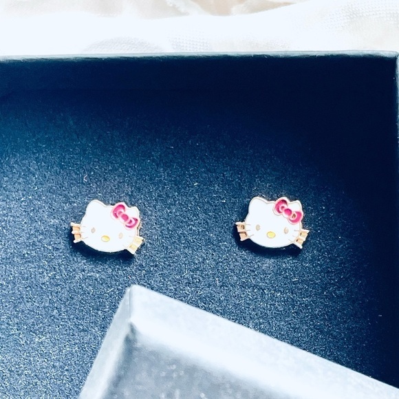 NWT Hello Kitty by Sanrio Earrings  Cute Hello Kitty Earrings Party Accessory - Picture 9 of 9